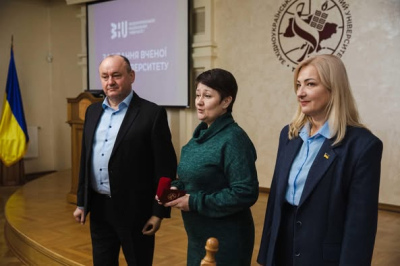Щиро вітаємо старшого лаборанта кафедри компʼютерних наук, дорогу колегу Сімак Ольгу Геннадіївну із отриманням відзнаки «Почесний працівник університету».